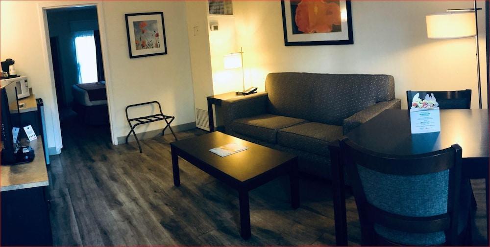 Baymont By Wyndham Tampa Near Busch Gardens Hotel Kültér fotó