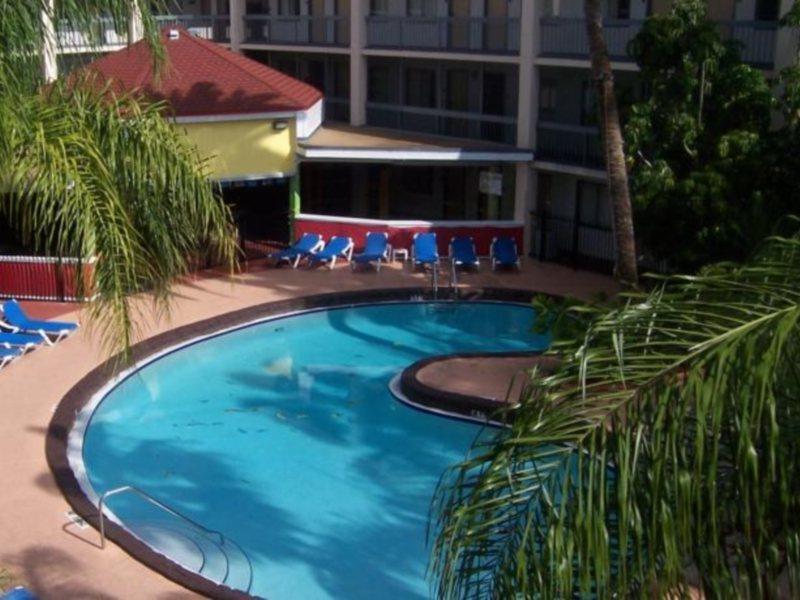 Baymont By Wyndham Tampa Near Busch Gardens Hotel Kültér fotó