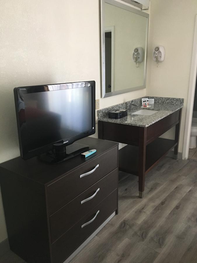 Baymont By Wyndham Tampa Near Busch Gardens Hotel Kültér fotó