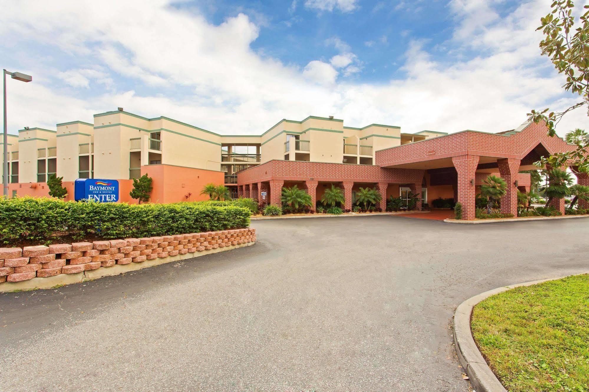 Baymont By Wyndham Tampa Near Busch Gardens Hotel Kültér fotó
