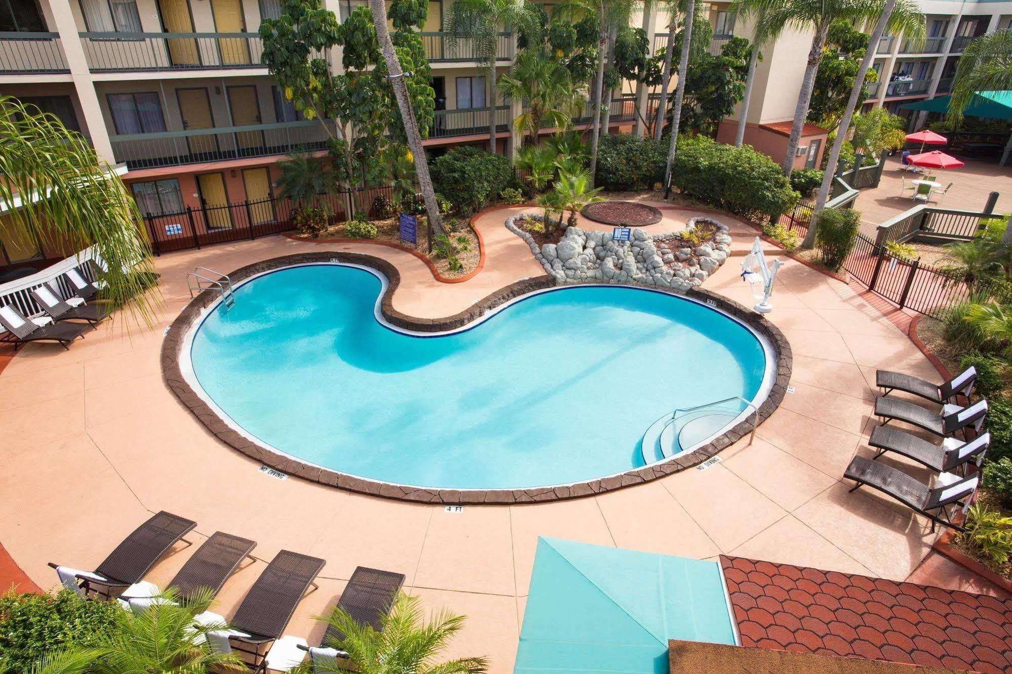 Baymont By Wyndham Tampa Near Busch Gardens Hotel Kültér fotó